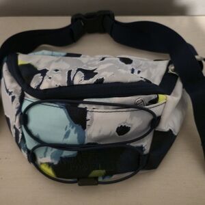 The North Face Women's Blue Camo Travel Waist Bag - Fanny Pack